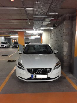 Volvo V40-min.JPG