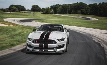 2016-Ford-Mustang-Shelby-GT350R-113-876x535.jpg