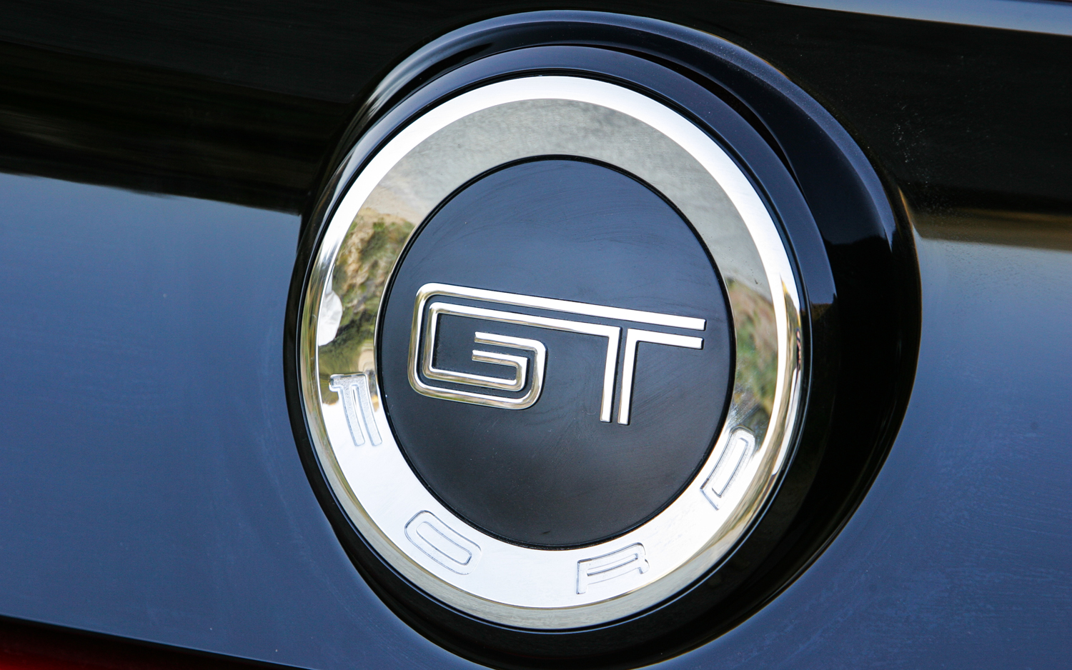 2013-Ford-Mustang-GT-emblem.jpg