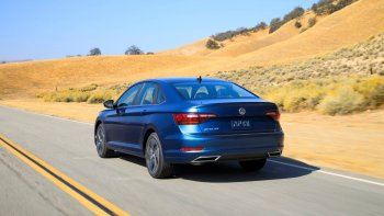 2019-volkswagen-jetta (1).jpg