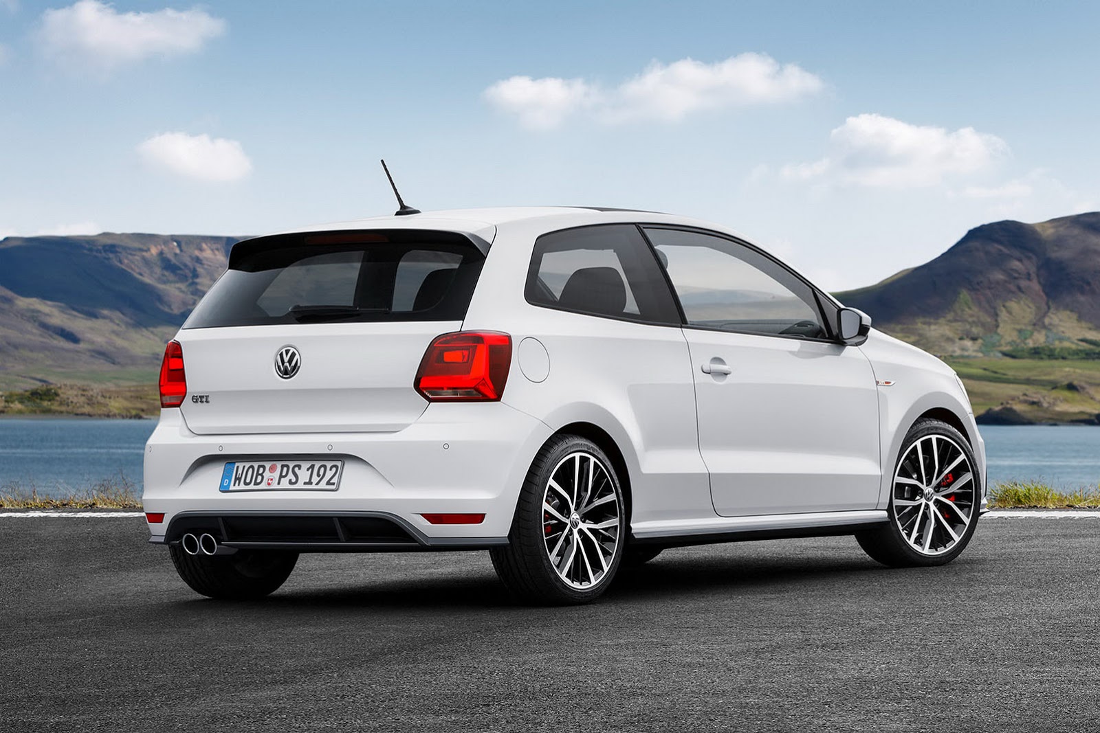 2015-VW-Polo-GT-Facelift-02.jpg