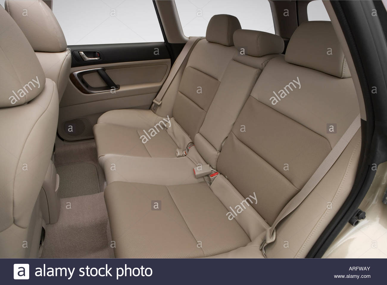 2008-subaru-outback-25i-limited-llbean-in-gold-rear-seats-ARFWAY.jpg