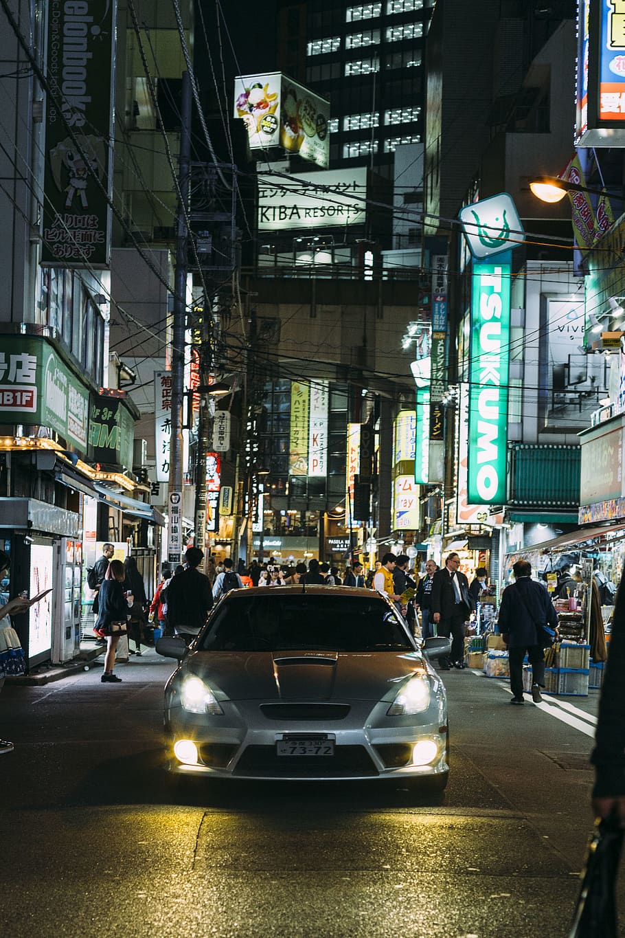 tokyo-car-travel-nightlife.jpg