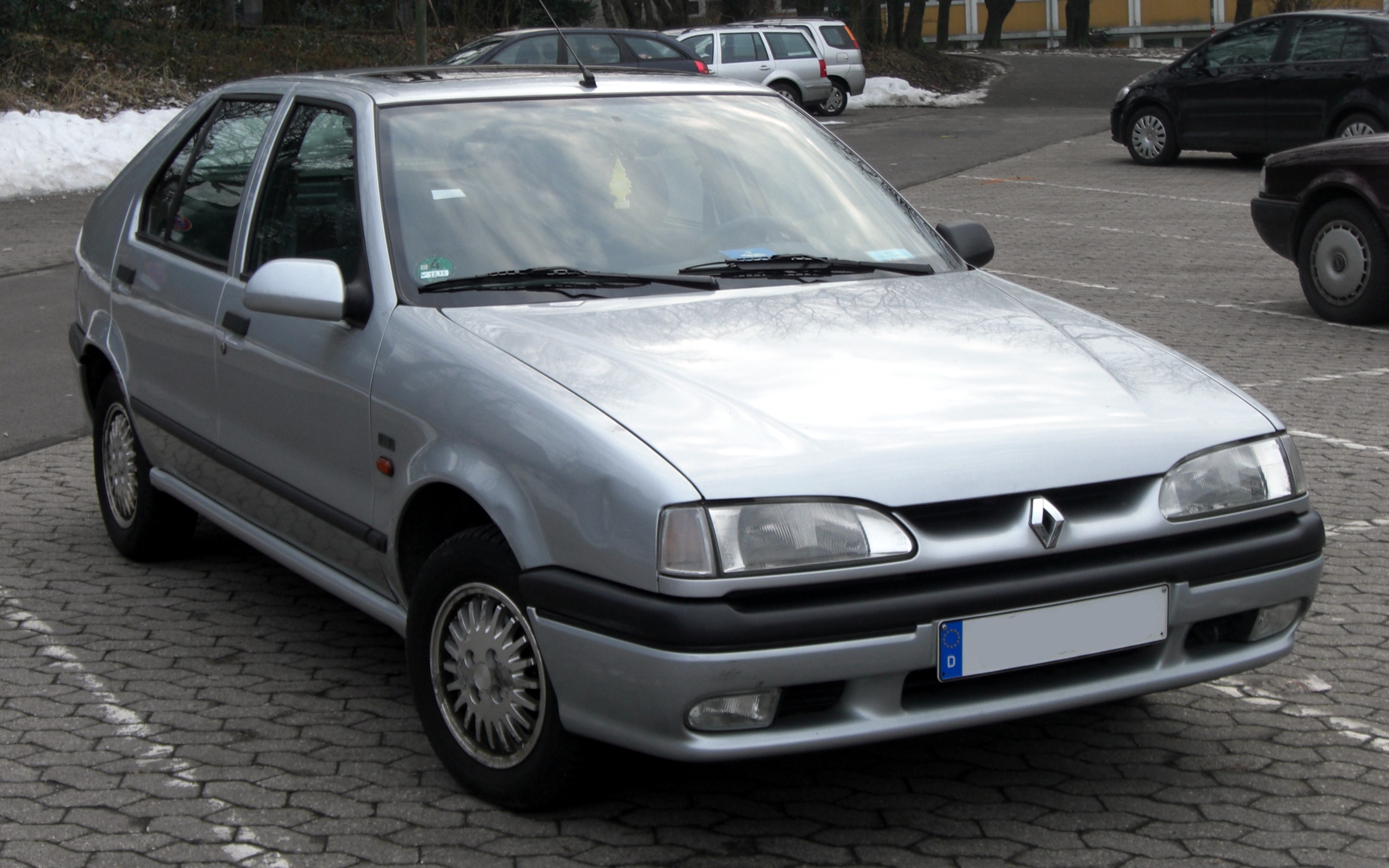 Renault_19_front.jpg
