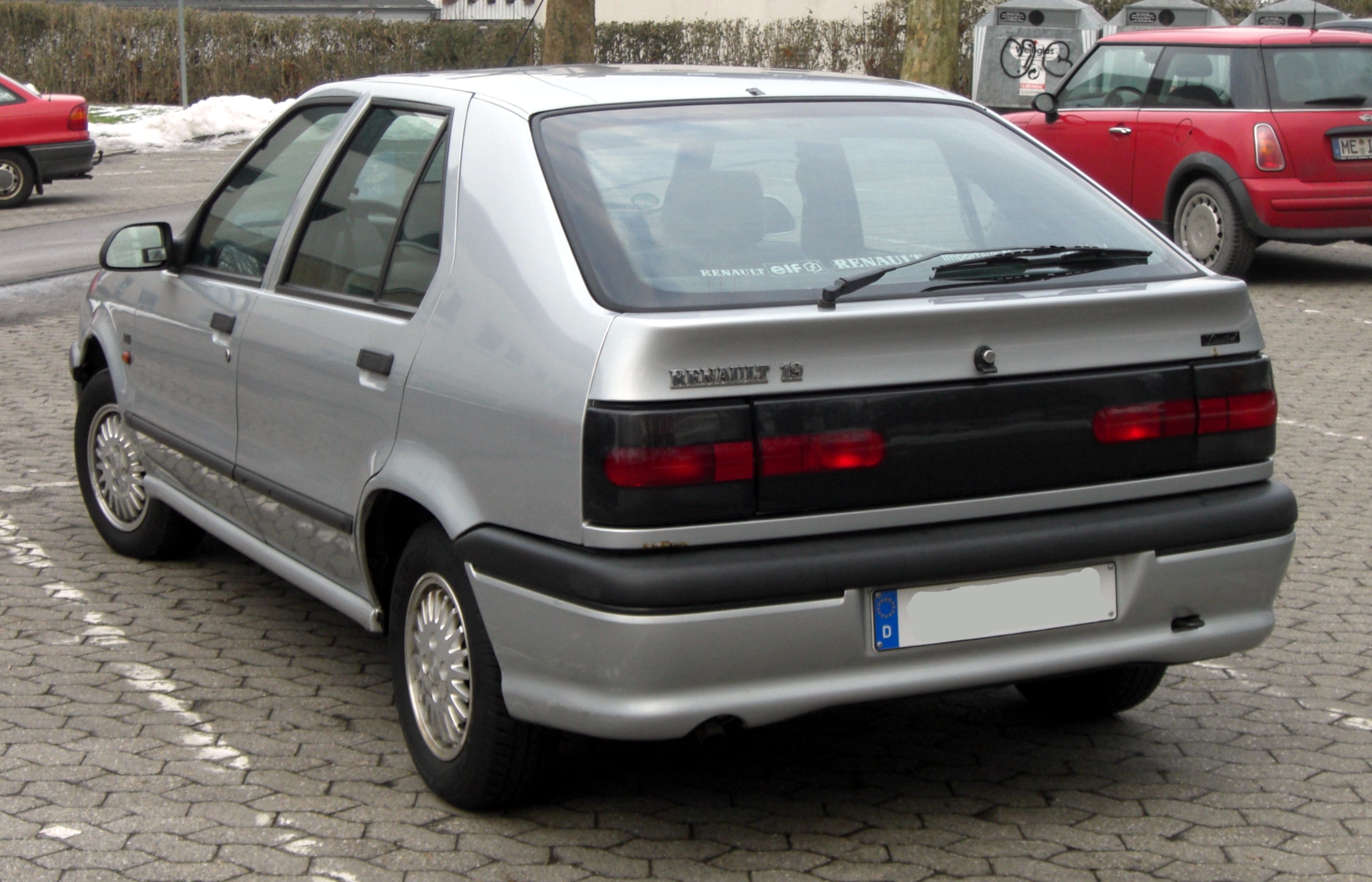 Renault_19_rear.jpg