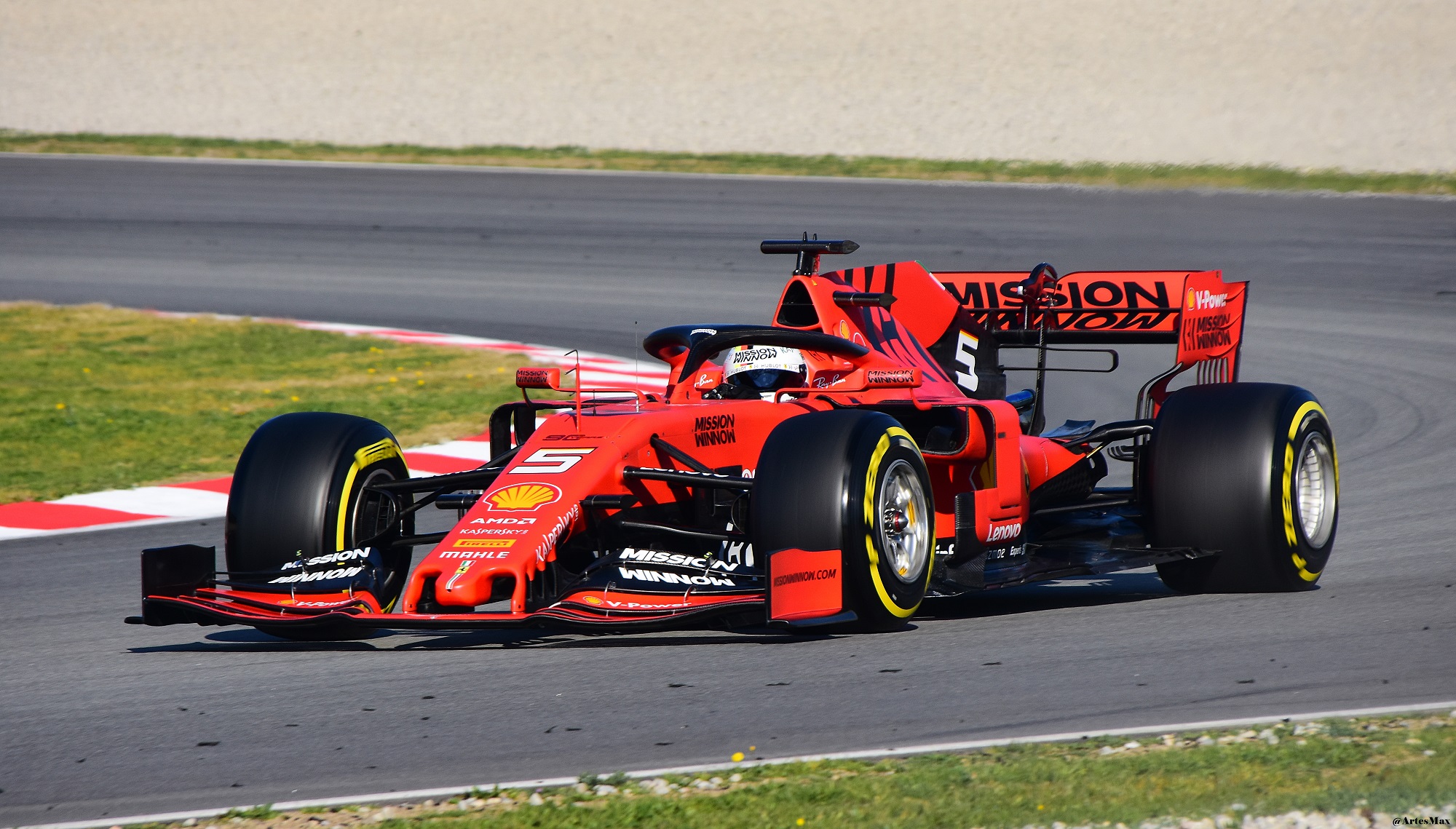 Formula_One_Test_Days_2019_-_Ferrari_SF90_-_Sebastian_Vettel.jpeg