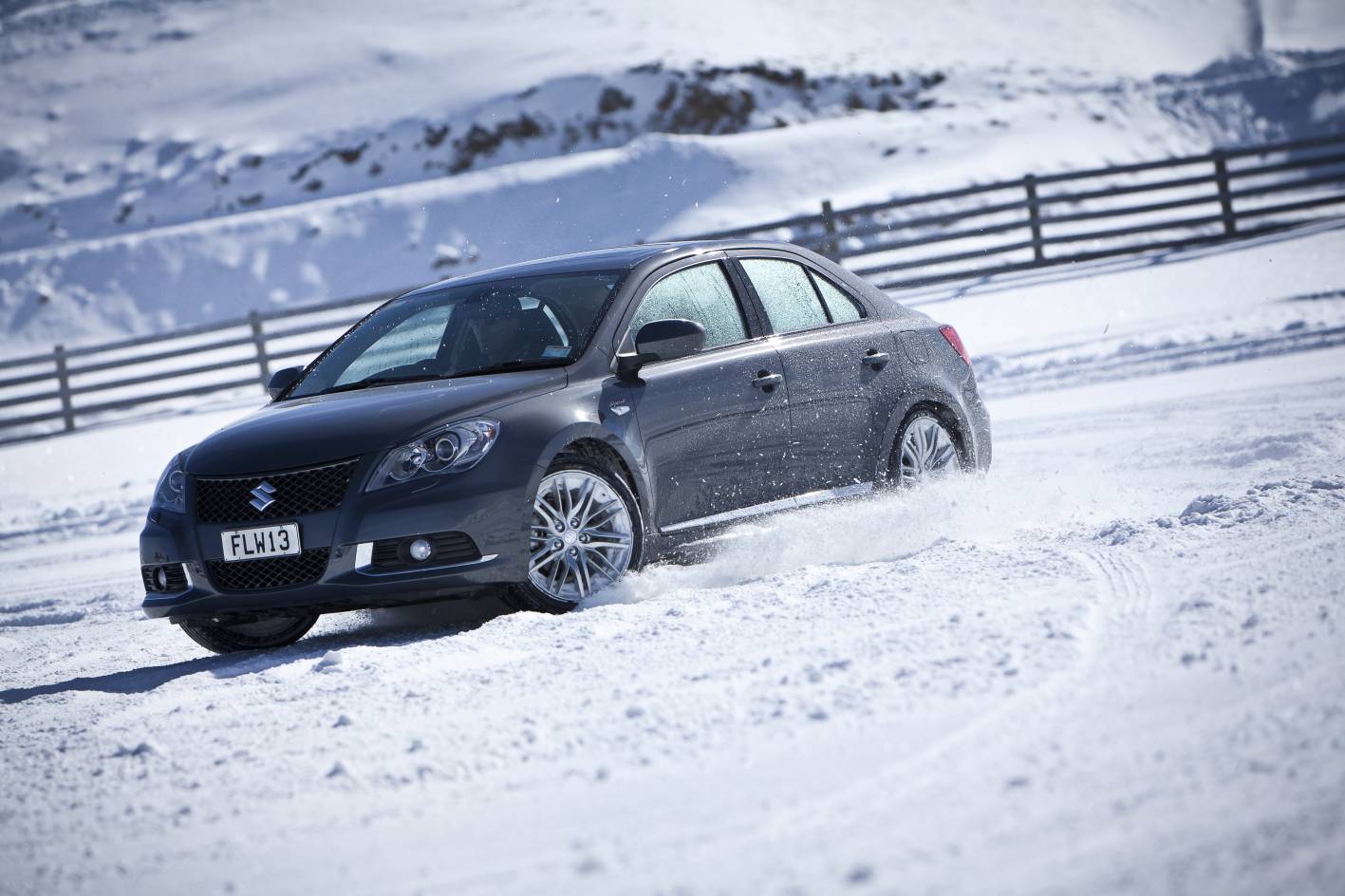 Suzuki-Kizashi-Sport-AWD-snow.jpg