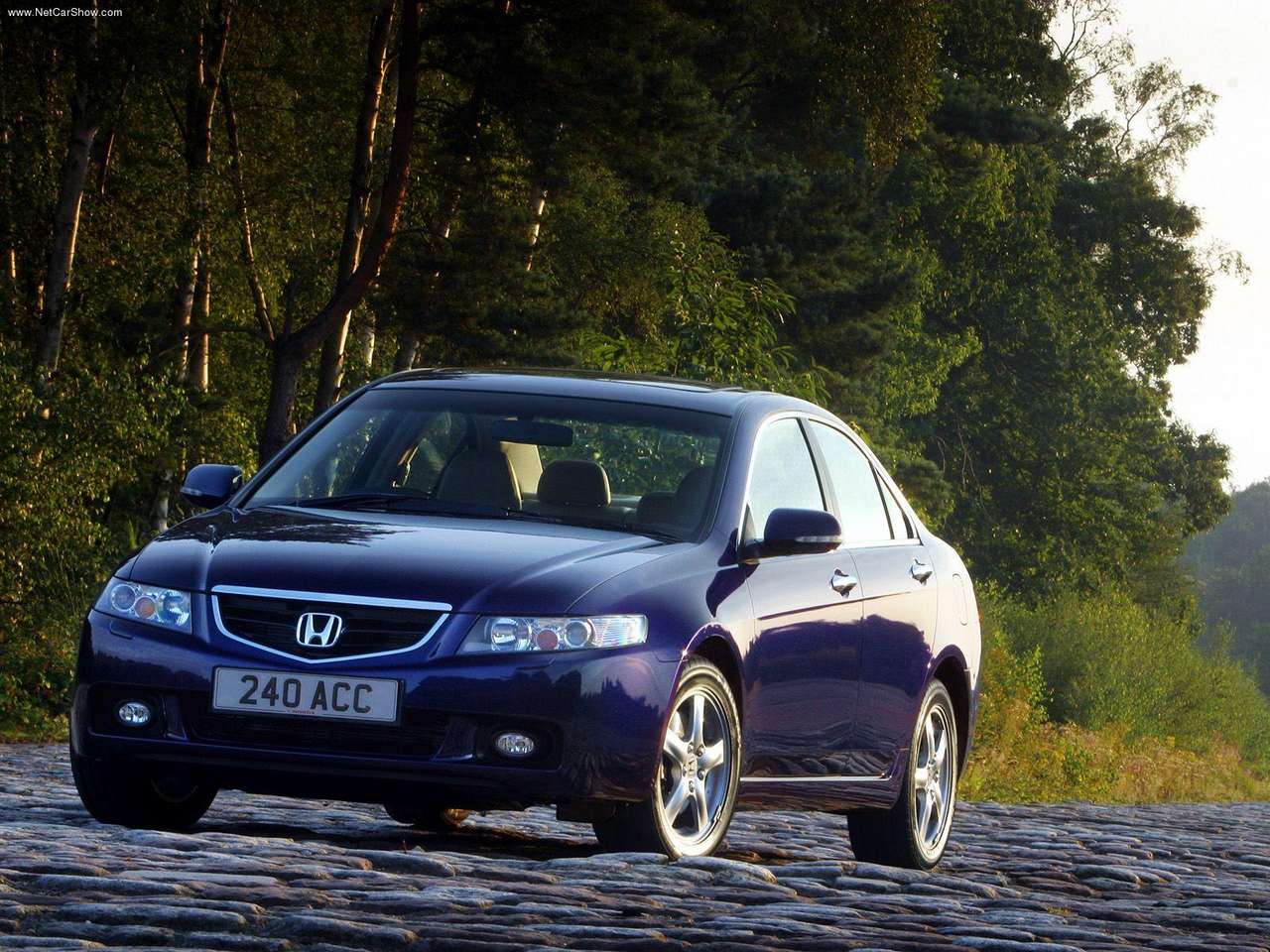 Honda-Accord_Sedan_2.4_European_Version-2003-1280-02.jpg