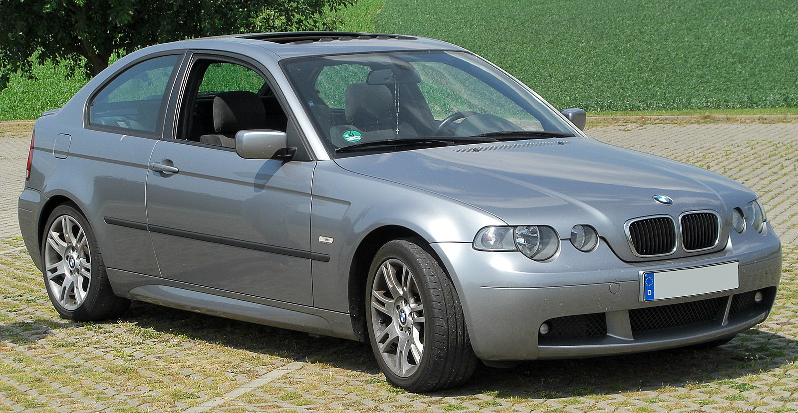 BMW_316ti_Compact_M-Sportpaket_(E46)_Facelift_front-2_20100627.jpg