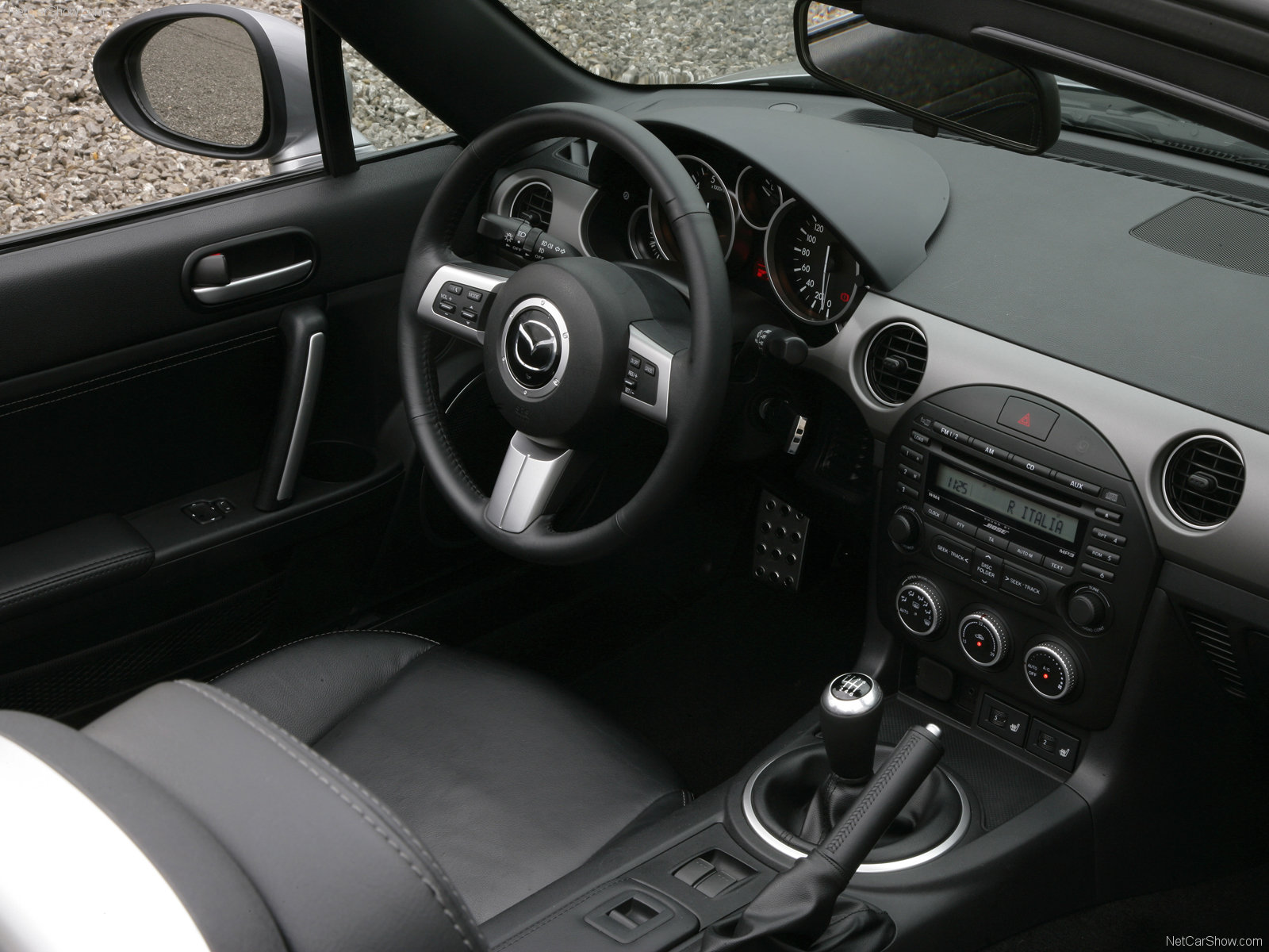 Mazda-MX-5-2009-Interior.a2fea8d9.jpg