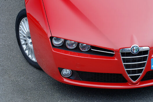 alfa-romeo-159-headlight.jpg