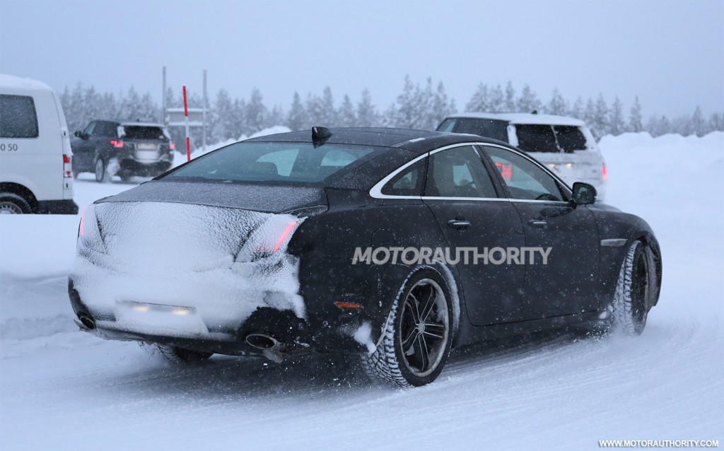 Jaguar Xj Kamuflajl Yakaland Otopark