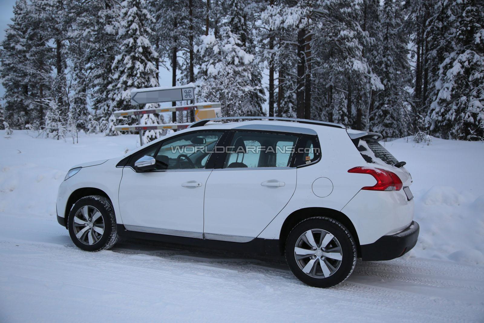 Зимний кроссовер. Peugeot зимой. Автомобиль ПЕЖОПЕЛЬ. ПЕЖОПЕЛЬ.