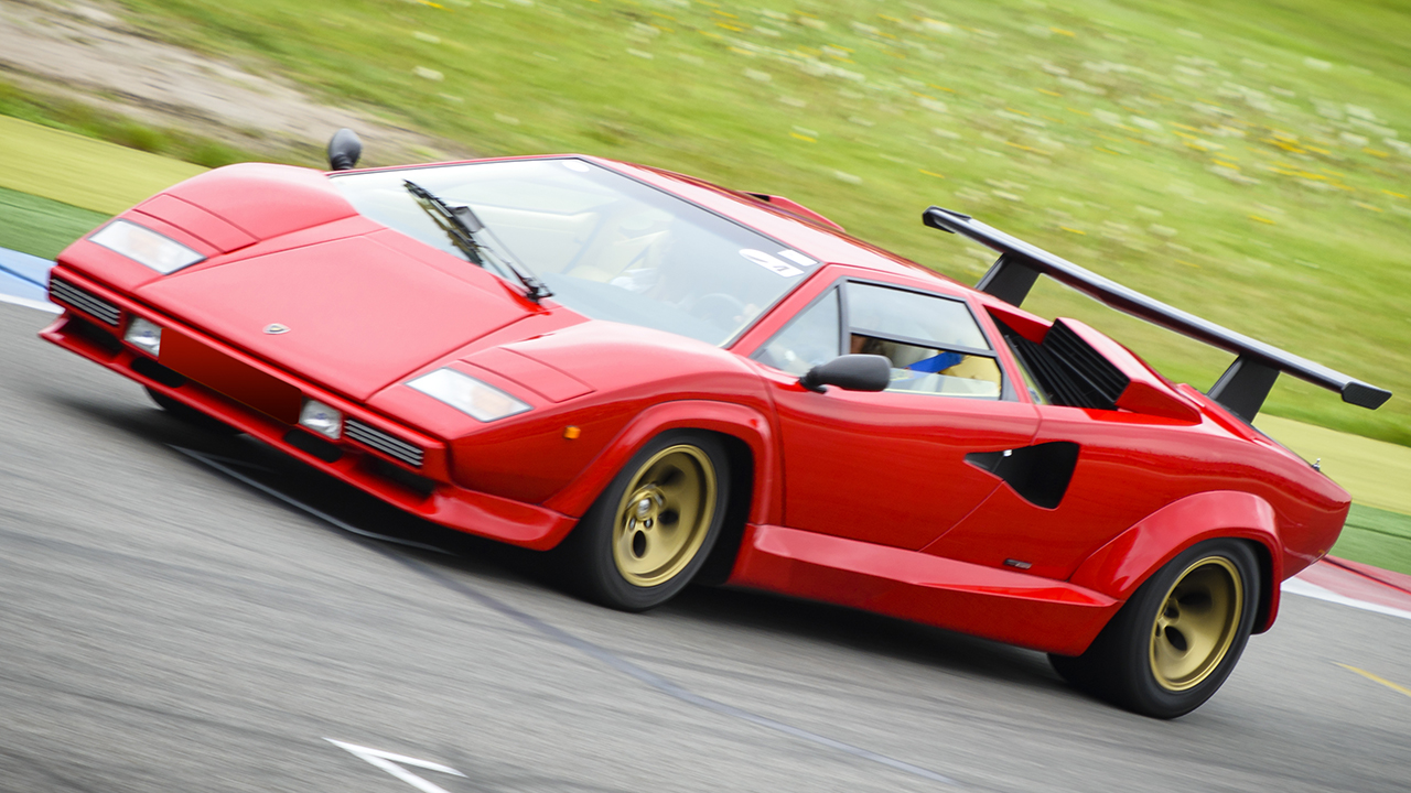 Lamborghini Countach скорость